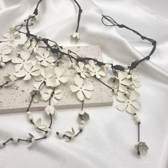 New ZARA Casscading Flowers Ecru Cord Necklace - Picture 11 of 15